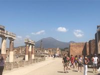 Pompeji, im Hintergrund der Vesuv